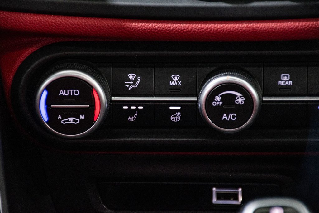 Alfa Romeo GIULIA Ti SPORT CUIR ROUGE TOIT OUVRANT NAVIGATION CAMERA 2021 à Montréal, Québec - 32 - w1024h768px