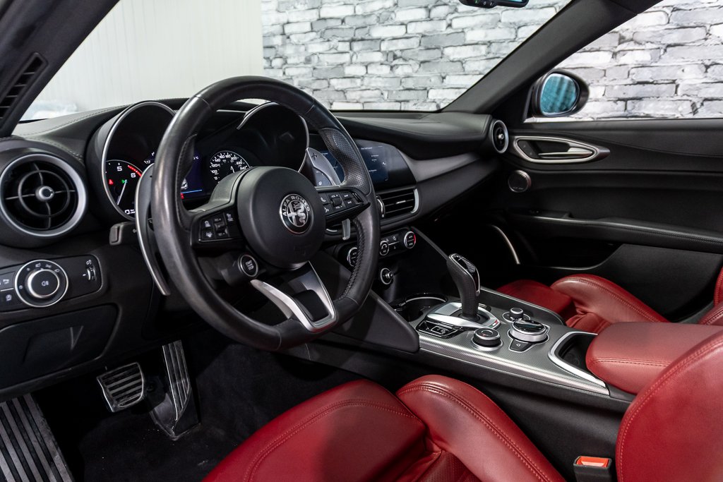 Alfa Romeo Giulia VELOCE-AWD-TOIT-CUIR-NAVIGATION-CAM 2022 à Montréal, Québec - 4 - w1024h768px