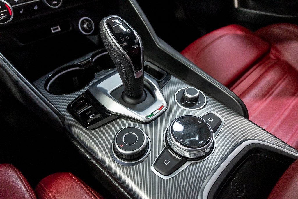 Alfa Romeo Giulia VELOCE-AWD-TOIT-CUIR-NAVIGATION-CAM 2022 à Montréal, Québec - 30 - w1024h768px