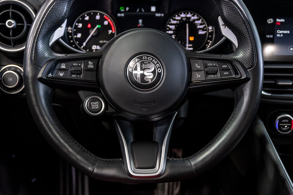 Alfa Romeo Giulia VELOCE-AWD-TOIT-CUIR-NAVIGATION-CAM 2022 à Montréal, Québec - 5 - w1024h768px