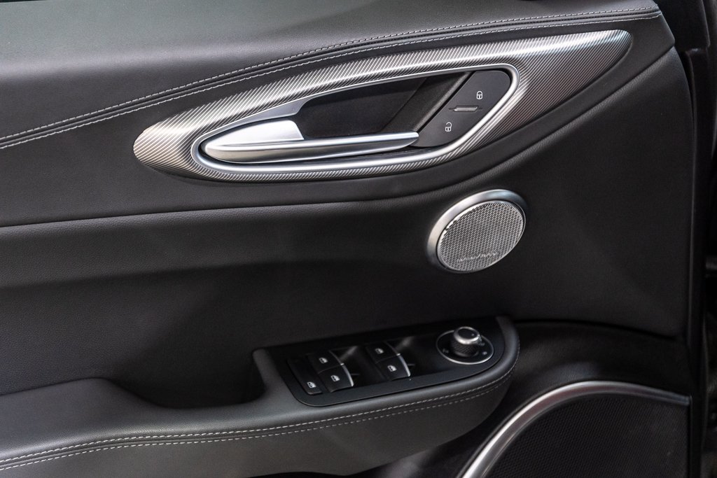 Alfa Romeo Giulia VELOCE-AWD-TOIT-CUIR-NAVIGATION-CAM 2022 à Montréal, Québec - 22 - w1024h768px