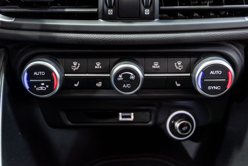 Alfa Romeo Giulia VELOCE-AWD-TOIT-CUIR-NAVIGATION-CAM 2022 à Montréal, Québec - 29 - w1024h768px