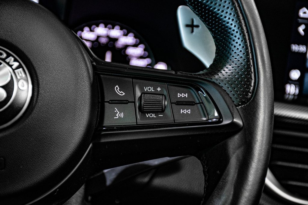 Alfa Romeo Stelvio VELOCE Q4 TOIT PANORAMIQUE NAV CAMERA 2022 à Montréal, Québec - 29 - w1024h768px