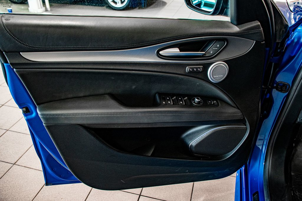 Alfa Romeo Stelvio VELOCE Q4 TOIT PANORAMIQUE NAV CAMERA 2022 à Montréal, Québec - 19 - w1024h768px