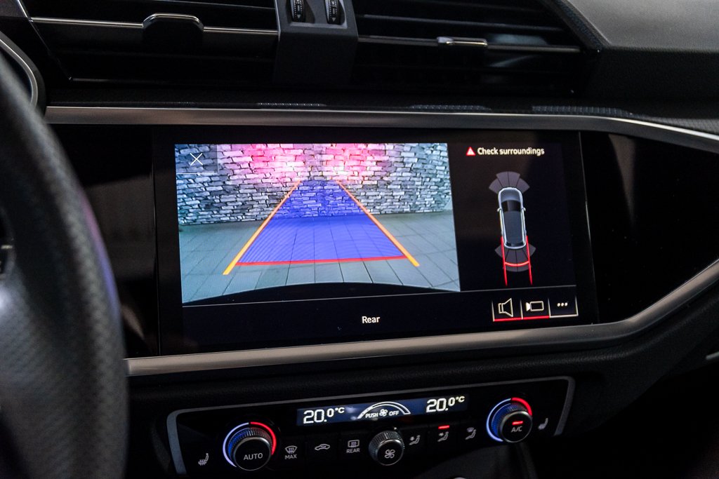 2024 Audi Q3 PROGRESSIV S-LINE AWD CUIR TOIT PANO CAM CARPLAY in Montréal, Quebec - 29 - w1024h768px