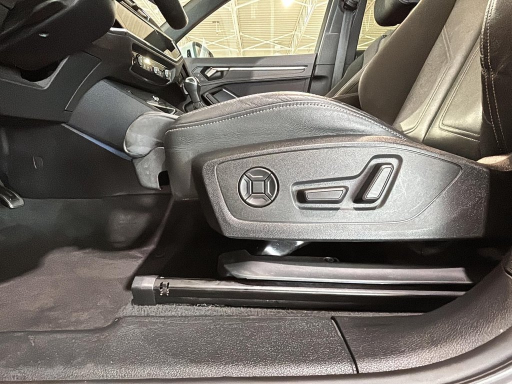 2024 Audi Q3 PROGRESSIV S-LINE QUATTRO TOIT CUIR in Montréal, Quebec - 20 - w1024h768px