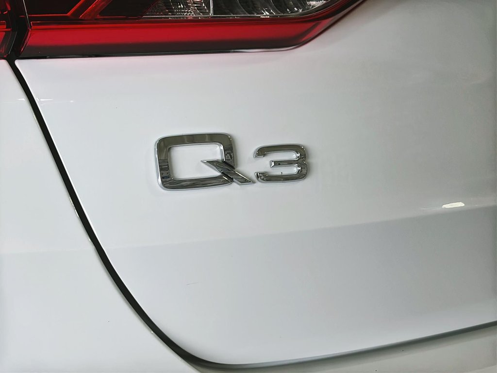 2024 Audi Q3 PROGRESSIV S-LINE QUATTRO TOIT CUIR in Montréal, Quebec - 11 - w1024h768px