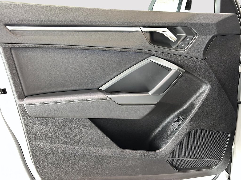 2024 Audi Q3 PROGRESSIV S-LINE QUATTRO TOIT CUIR in Montréal, Quebec - 18 - w1024h768px