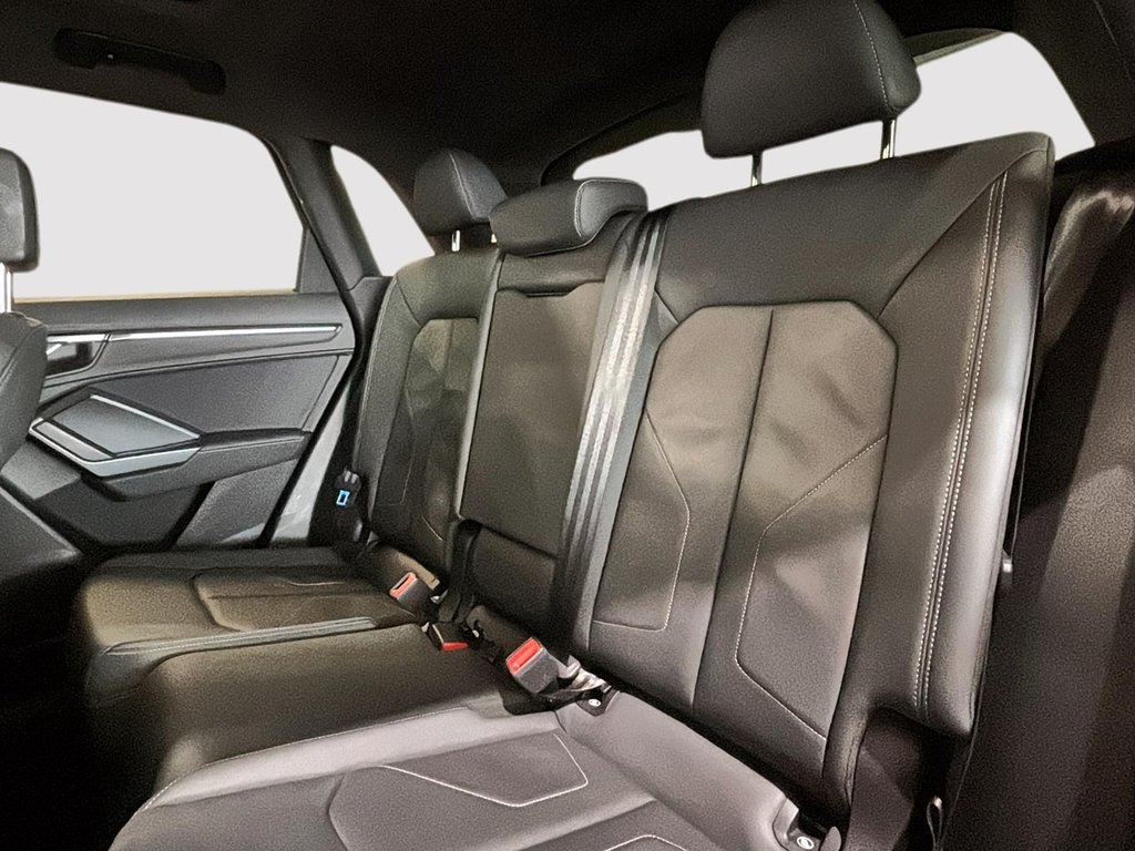 2024 Audi Q3 PROGRESSIV S-LINE QUATTRO TOIT CUIR in Montréal, Quebec - 21 - w1024h768px