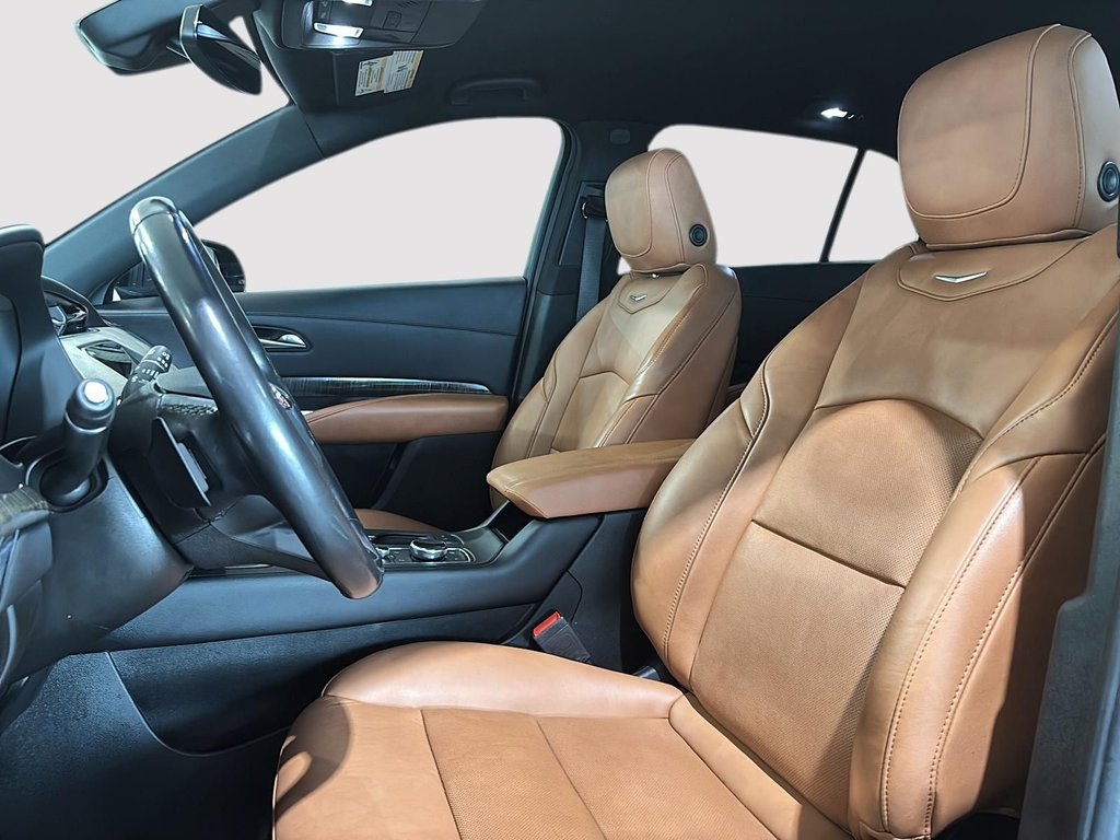 Cadillac XT4 AWD PREMIUM LUXURY AWD CUIR SIEGES CHAUFFANTS CAM 2020 à Montréal, Québec - 6 - w1024h768px