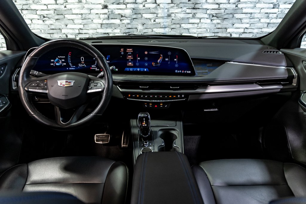 Cadillac XT4 AWD SPORT CUIR TOIT PANO NAV CAM 2024 à Montréal, Québec - 8 - w1024h768px