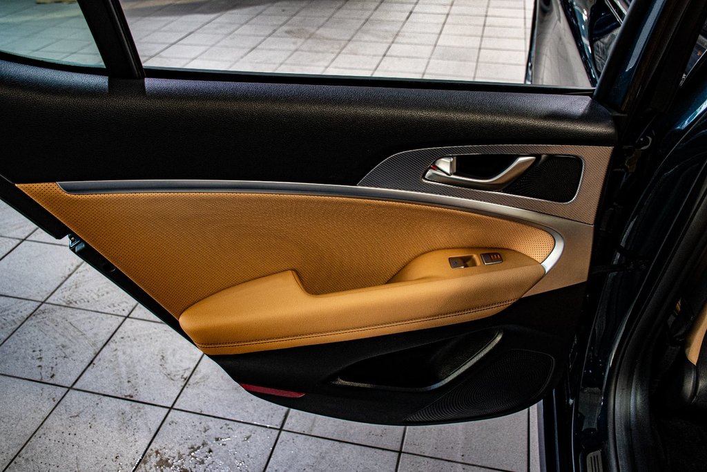 2023 GENESIS G70 3.3T ADVANCED 365HP CUIR TOIT NAV in Montréal, Quebec - 38 - w1024h768px