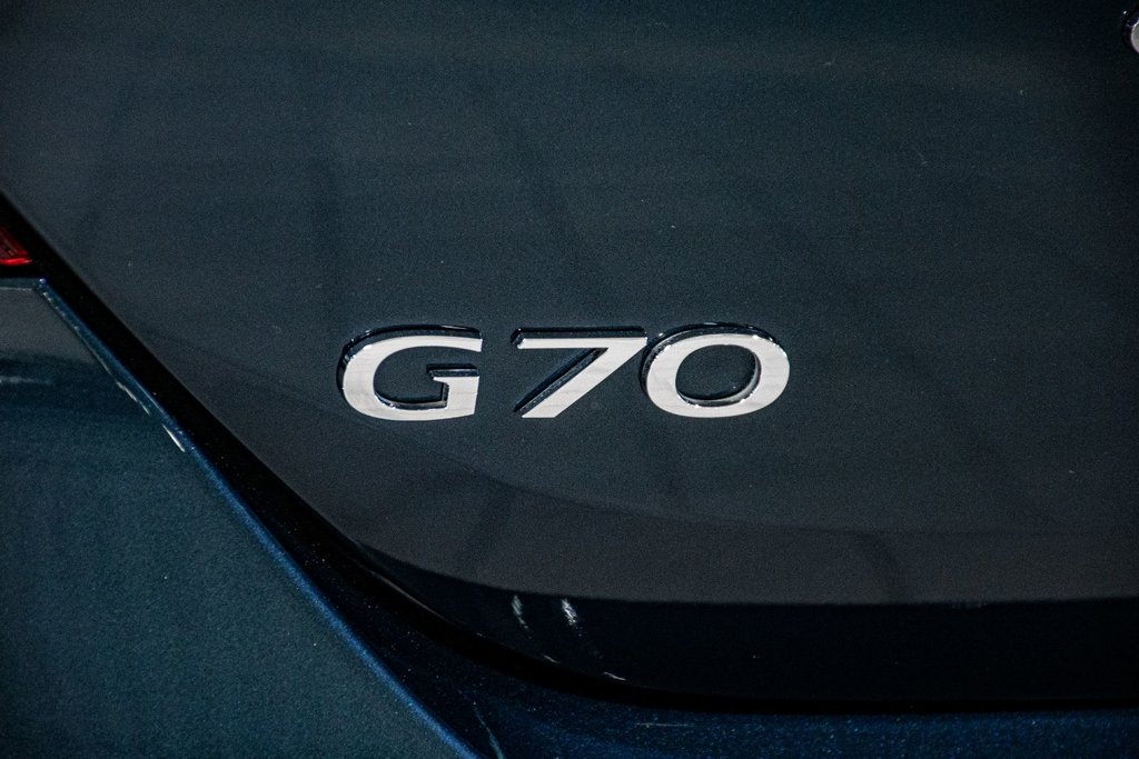 2023 GENESIS G70 3.3T ADVANCED 365HP CUIR TOIT NAV in Montréal, Quebec - 16 - w1024h768px