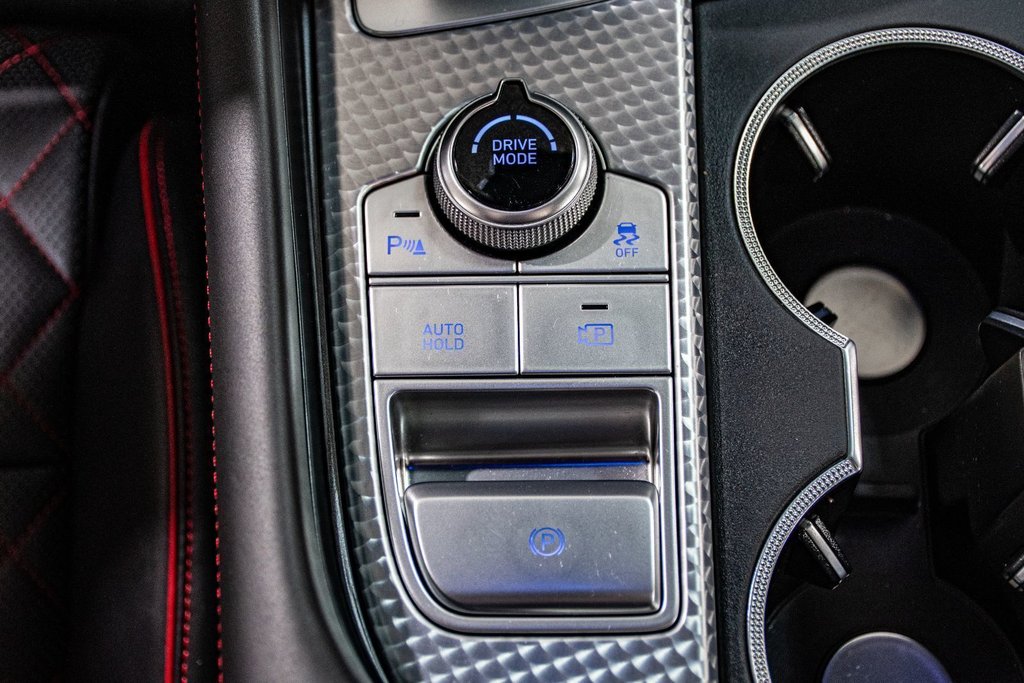 2023 GENESIS G70 3.3T SPORT 365 HP HUD CAM 360 TOIT CUIR CHAUFFANTS in Montréal, Quebec - 18 - w1024h768px