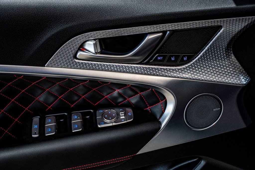 2023 GENESIS G70 3.3T SPORT 365 HP HUD CAM 360 TOIT CUIR CHAUFFANTS in Montréal, Quebec - 14 - w1024h768px