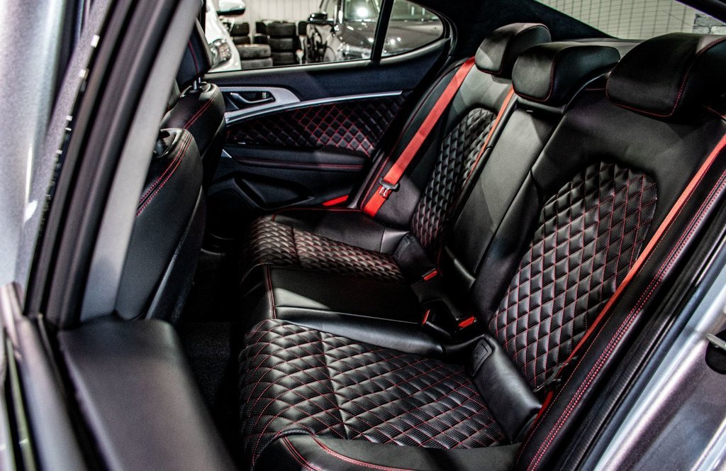 2023 GENESIS G70 3.3T SPORT 365 HP HUD CAM 360 TOIT CUIR CHAUFFANTS in Montréal, Quebec - 25 - w1024h768px