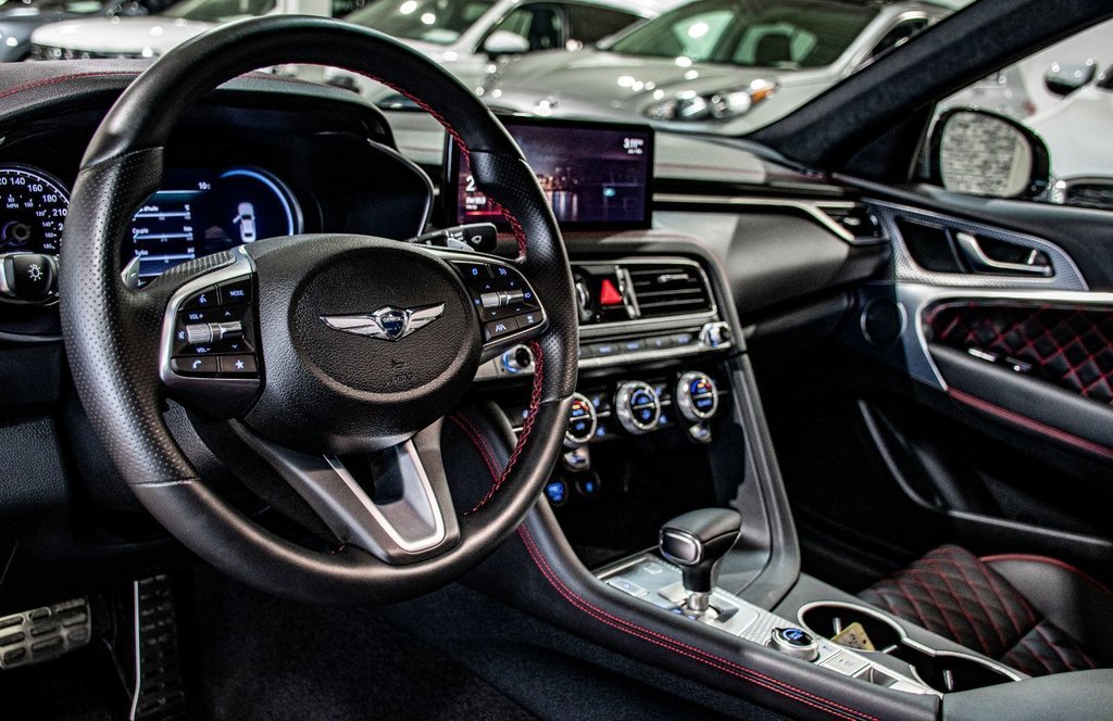 2023 GENESIS G70 3.3T SPORT 365 HP HUD CAM 360 TOIT CUIR CHAUFFANTS in Montréal, Quebec - 3 - w1024h768px