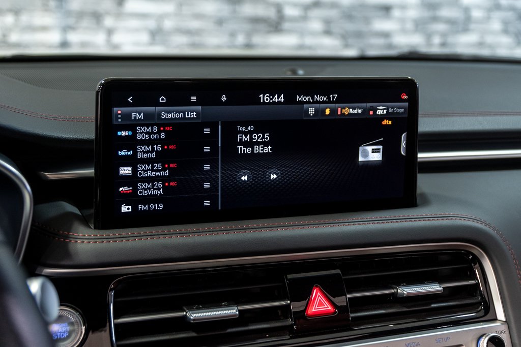 GENESIS G70 SPORT 3.3T AWD 365HP CUIR TOIT NAV CAM360 2025 à Montréal, Québec - 28 - w1024h768px