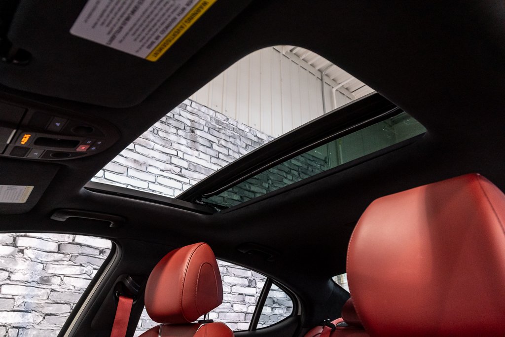 GENESIS G70 SPORT 3.3T AWD 365HP CUIR TOIT NAV CAM360 2025 à Montréal, Québec - 9 - w1024h768px