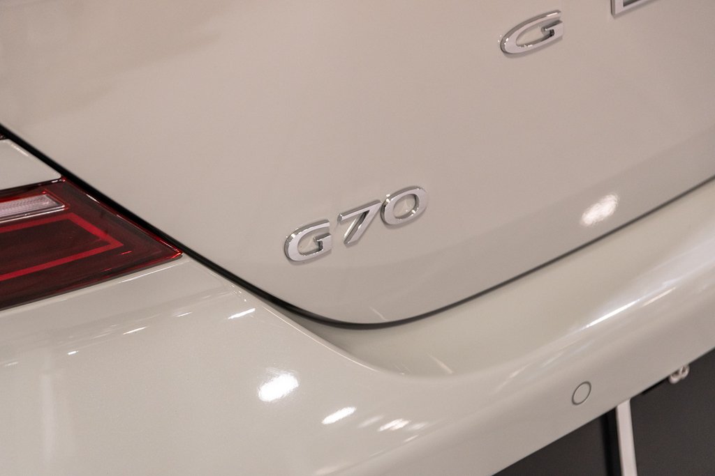 GENESIS G70 SPORT 3.3T AWD 365HP CUIR TOIT NAV CAM360 2025 à Montréal, Québec - 14 - w1024h768px