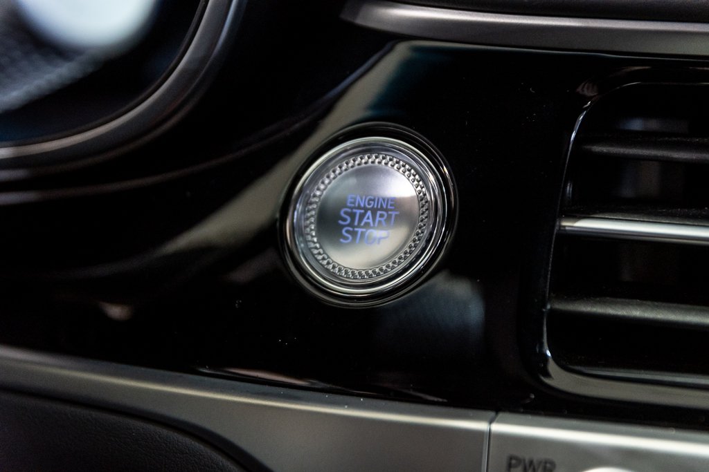 GENESIS G70 SPORT 3.3T AWD 365HP CUIR TOIT NAV CAM360 2025 à Montréal, Québec - 33 - w1024h768px