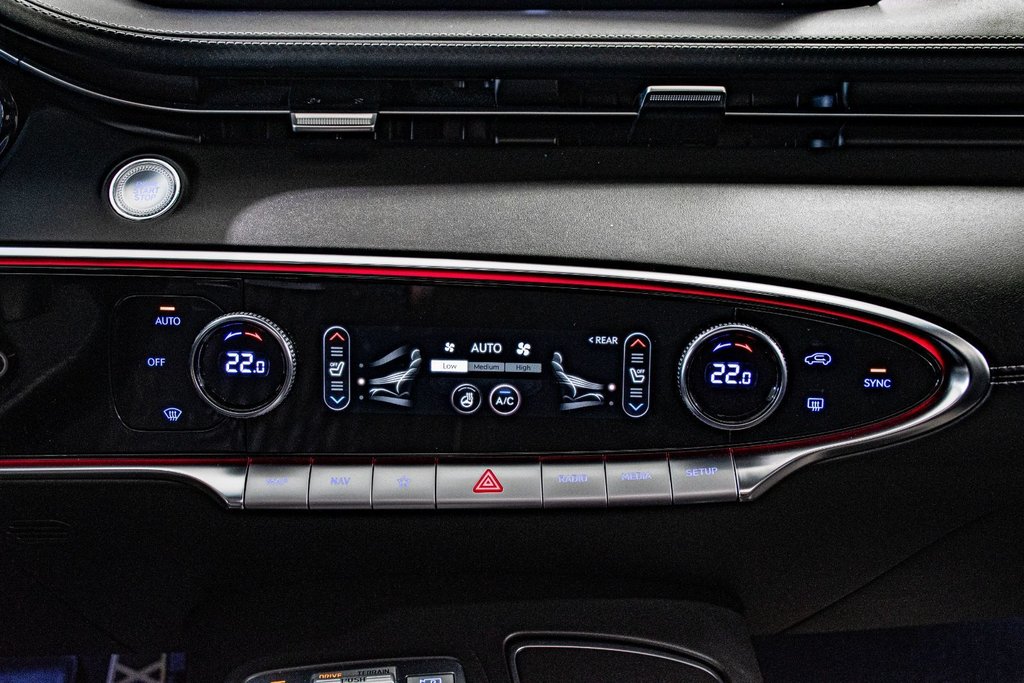 GENESIS GV70 3.5T SPORT AWD 375HP TOIT PANO NAV CAM CUIR 2022 à Montréal, Québec - 30 - w1024h768px
