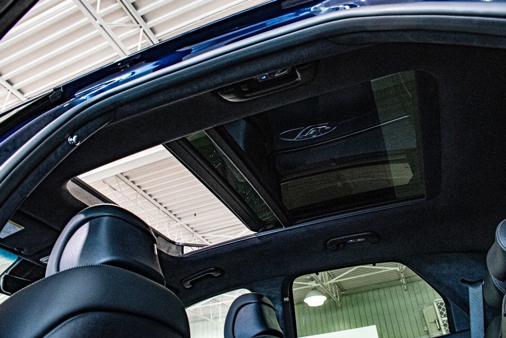 2023 GENESIS GV70 2.5T PRESTIGE AWD CAM 360 SIEGE MASSAGE TOIT PANO in Montréal, Quebec - 3 - w1024h768px