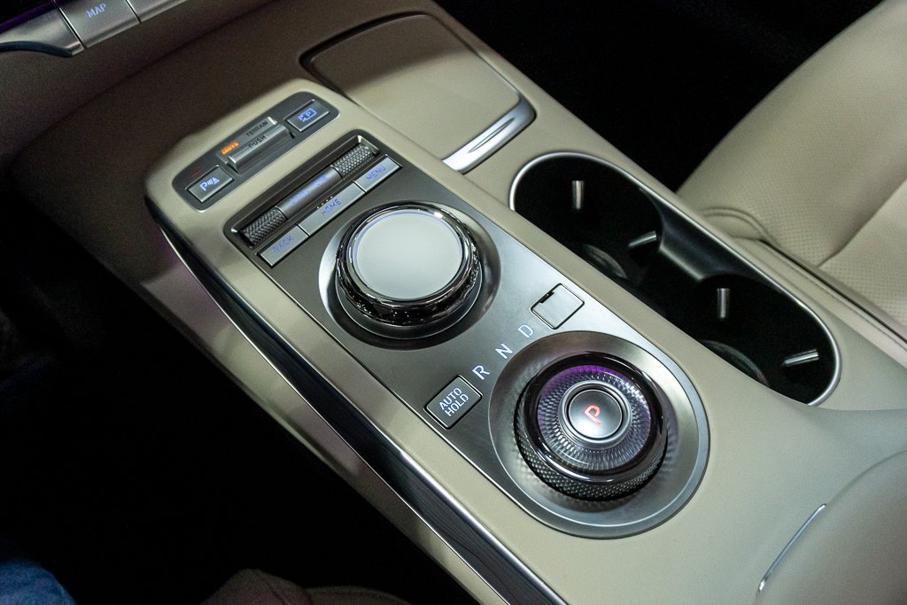 GENESIS GV70 2.5T  ADVANCED AWD CUIR TOIT PANO CAMERA NAV 2023 à Montréal, Québec - 32 - w1024h768px