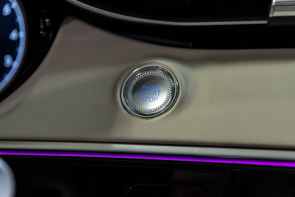 GENESIS GV70 2.5T  ADVANCED AWD CUIR TOIT PANO CAMERA NAV 2023 à Montréal, Québec - 30 - w1024h768px