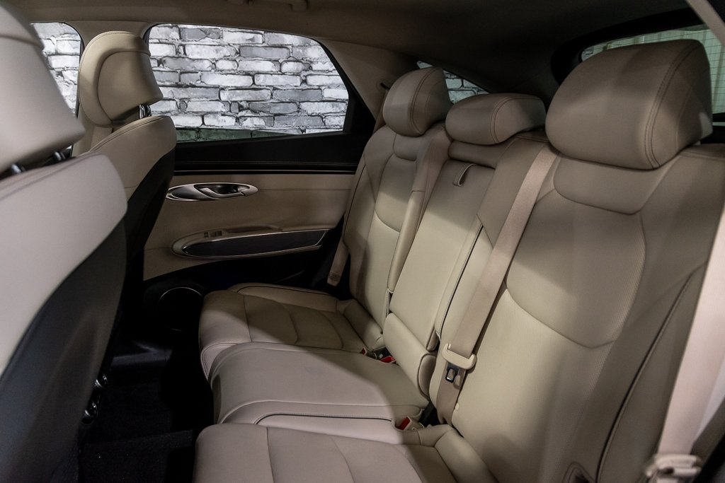 GENESIS GV70 2.5T  ADVANCED AWD CUIR TOIT PANO CAMERA NAV 2023 à Montréal, Québec - 24 - w1024h768px