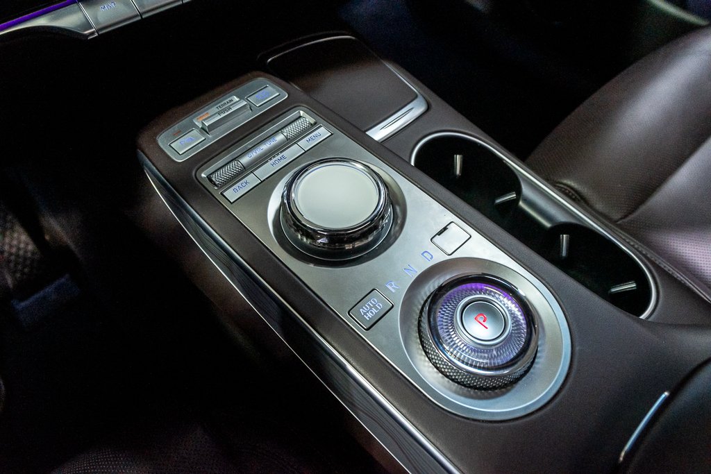 GENESIS GV70 2.5T ADVANCED AWD CUIR TOIT PANO CAMERA NAV 2024 à Montréal, Québec - 31 - w1024h768px