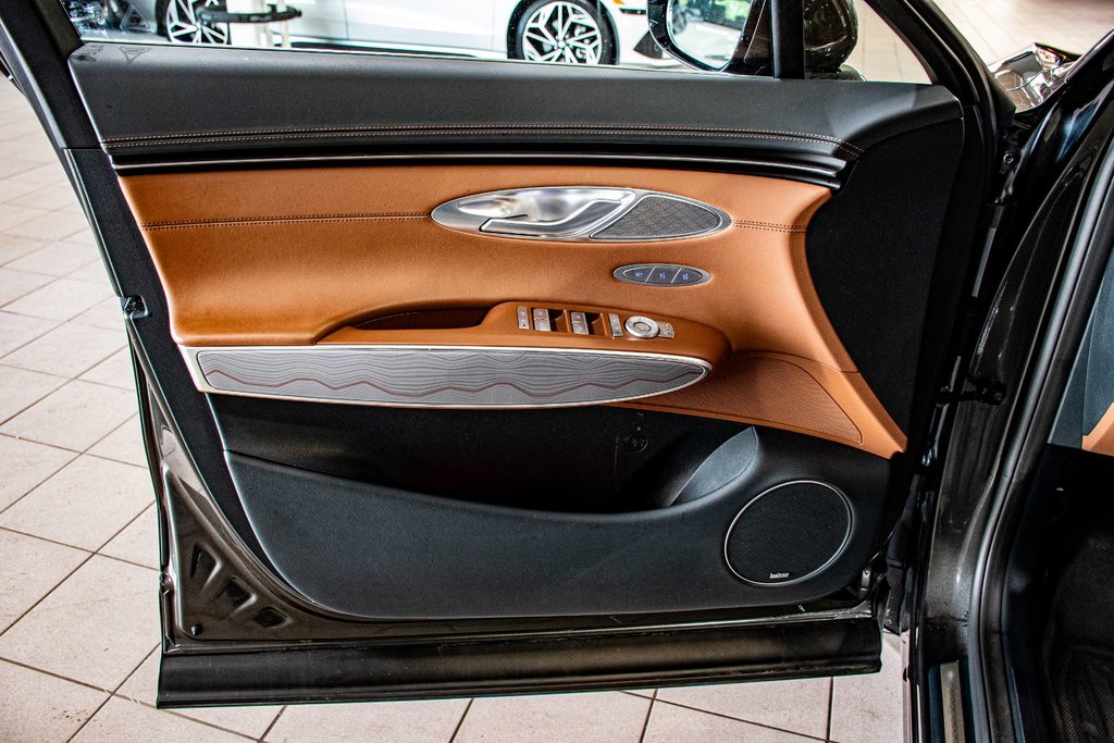 GENESIS GV70 2.5T PRESTIGE AWD CAM 360 SIEGE MASSAGE TOIT PANO 2025 à Montréal, Québec - 19 - w1024h768px