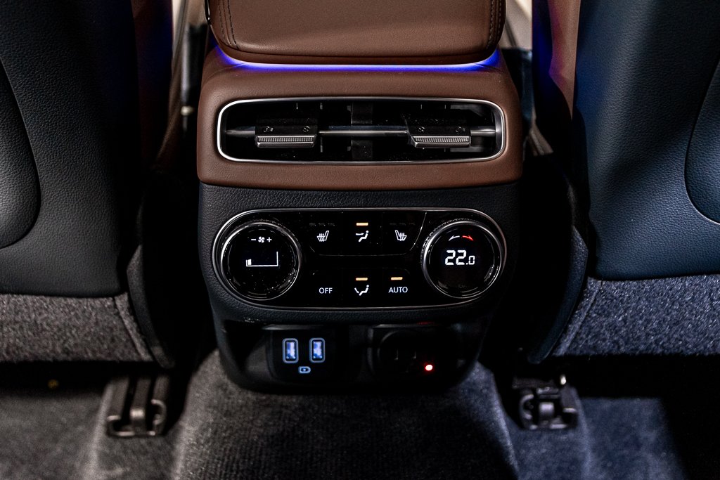 GENESIS GV70 2.5T PRESTIGE AWD CAM 360 SIEGE MASSAGE TOIT PANO 2025 à Montréal, Québec - 24 - w1024h768px