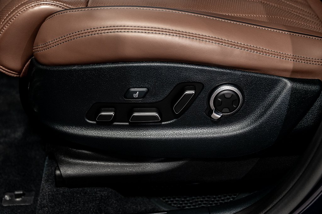 GENESIS GV70 2.5T PRESTIGE AWD CAM 360 SIEGE MASSAGE TOIT PANO 2025 à Montréal, Québec - 19 - w1024h768px