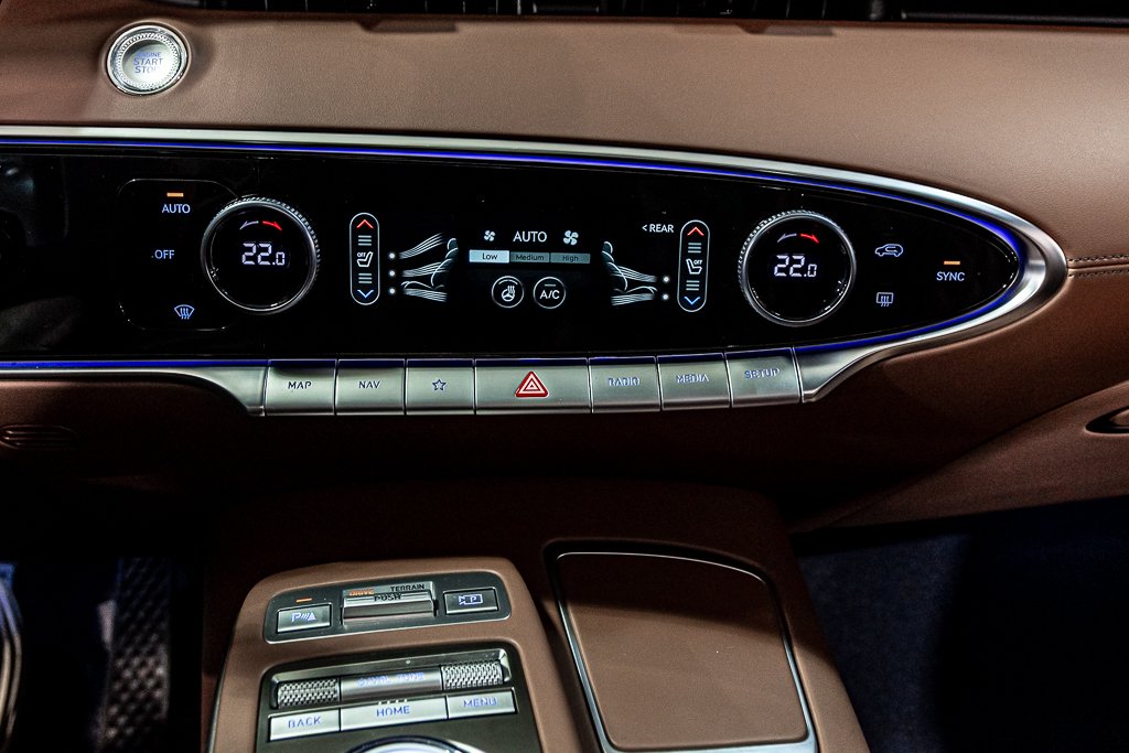 GENESIS GV70 2.5T PRESTIGE AWD CAM 360 SIEGE MASSAGE TOIT PANO 2025 à Montréal, Québec - 30 - w1024h768px