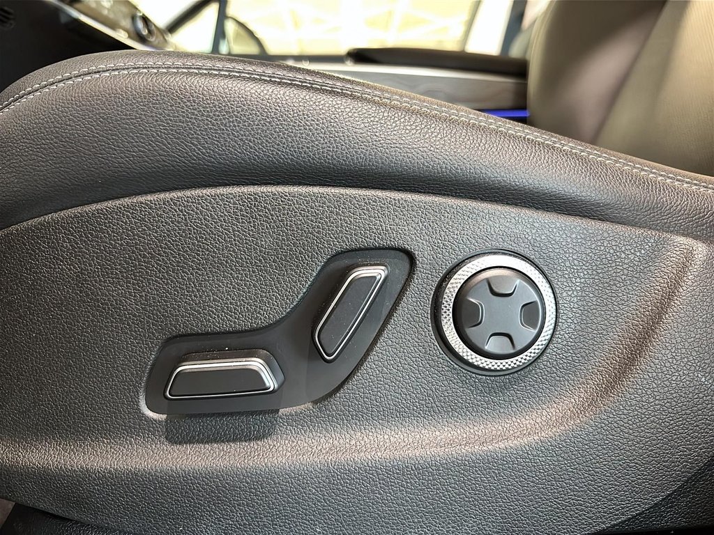 GENESIS GV70 2.5T Advanced Plus Toit Cuir Chauffants Cam Gps 2025 à Montréal, Québec - 18 - w1024h768px