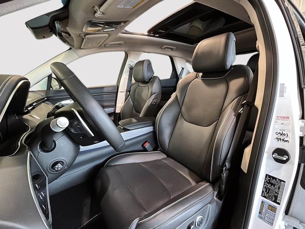 GENESIS GV70 2.5T Advanced Plus Toit Cuir Chauffants Cam Gps 2025 à Montréal, Québec - 17 - w1024h768px