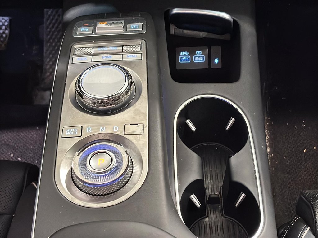 GENESIS GV70 2.5T Advanced Plus Toit Cuir Chauffants Cam Gps 2025 à Montréal, Québec - 23 - w1024h768px