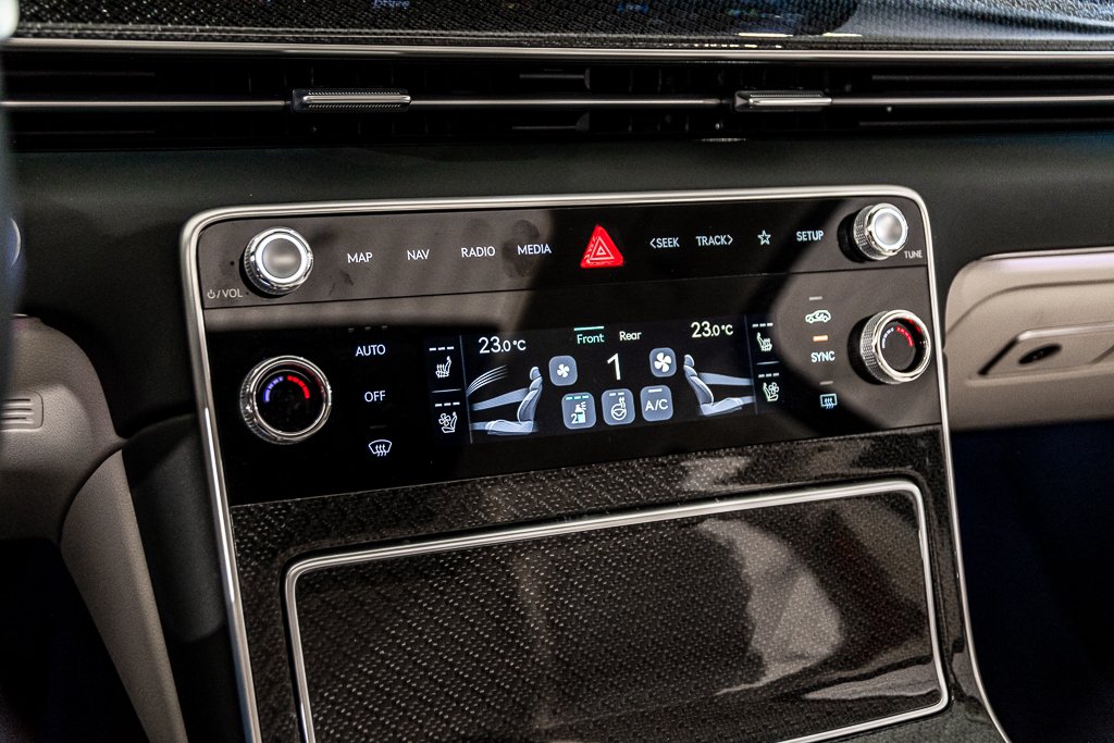 GENESIS GV80 Coupe 3.5T e-SC AWD 415HP TOIT GPS CAM 360 PARK 2025 à Montréal, Québec - 33 - w1024h768px