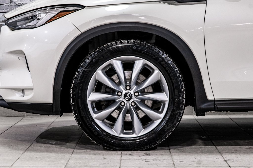 2019 Infiniti QX50 Essential AWD CUIR TOIT SIEGES CHAUFFANTS in Montréal, Quebec - 3 - w1024h768px