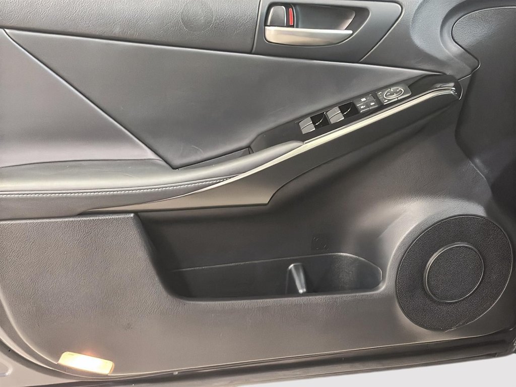 Lexus IS 300 F SPORT TOIT CUIR SIEGES CHAUFFANTS 2024 à Montréal, Québec - 19 - w1024h768px