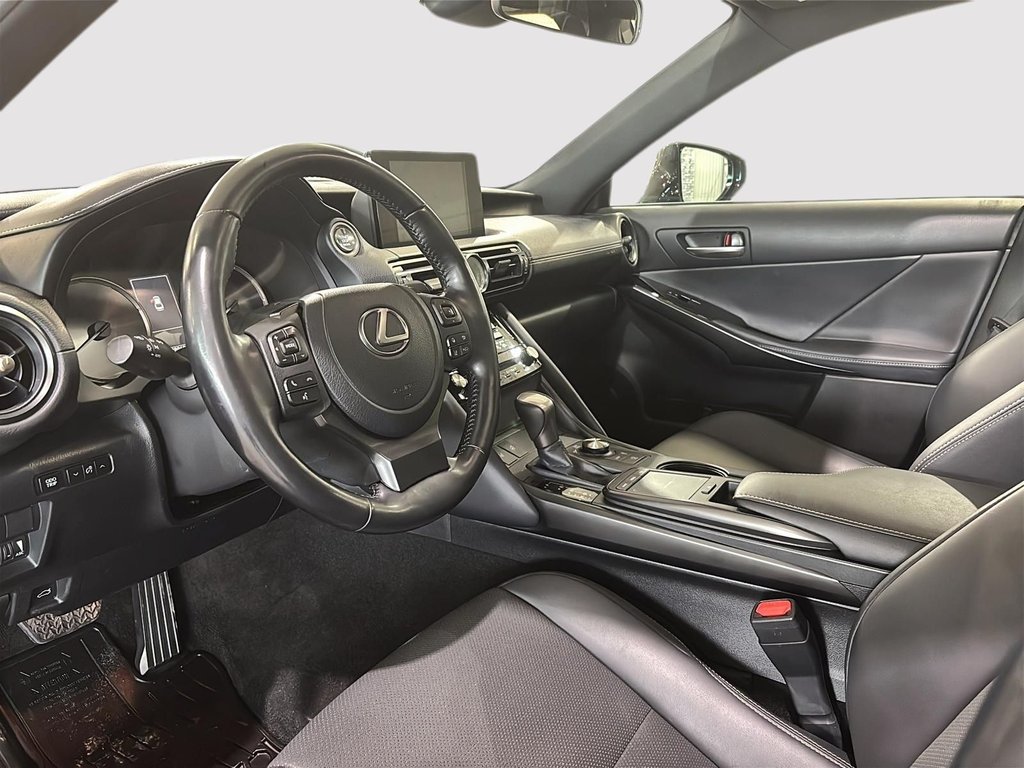 Lexus IS 300 F SPORT TOIT CUIR SIEGES CHAUFFANTS 2024 à Montréal, Québec - 17 - w1024h768px