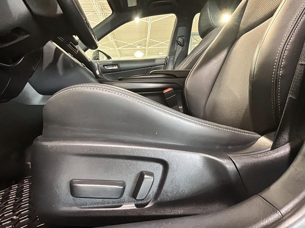 Lexus IS 300 F SPORT TOIT CUIR SIEGES CHAUFFANTS 2024 à Montréal, Québec - 21 - w1024h768px
