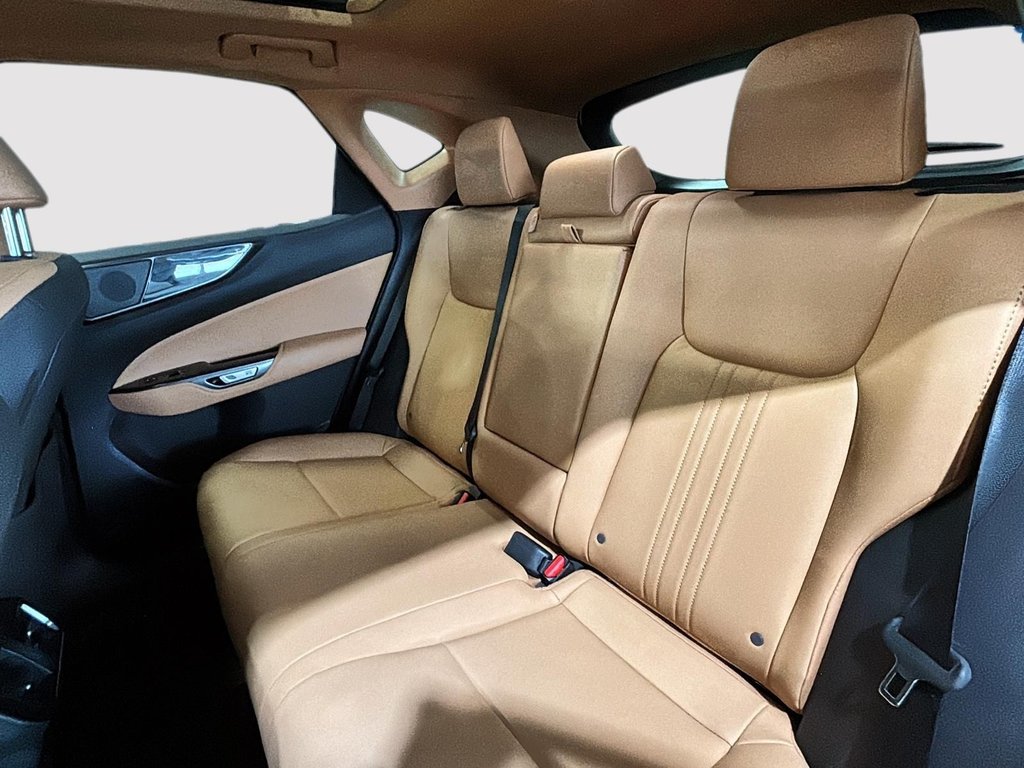 Lexus NX 350 Cuir Toit Cam Sieges Chauffants Gps 2022 à Montréal, Québec - 17 - w1024h768px