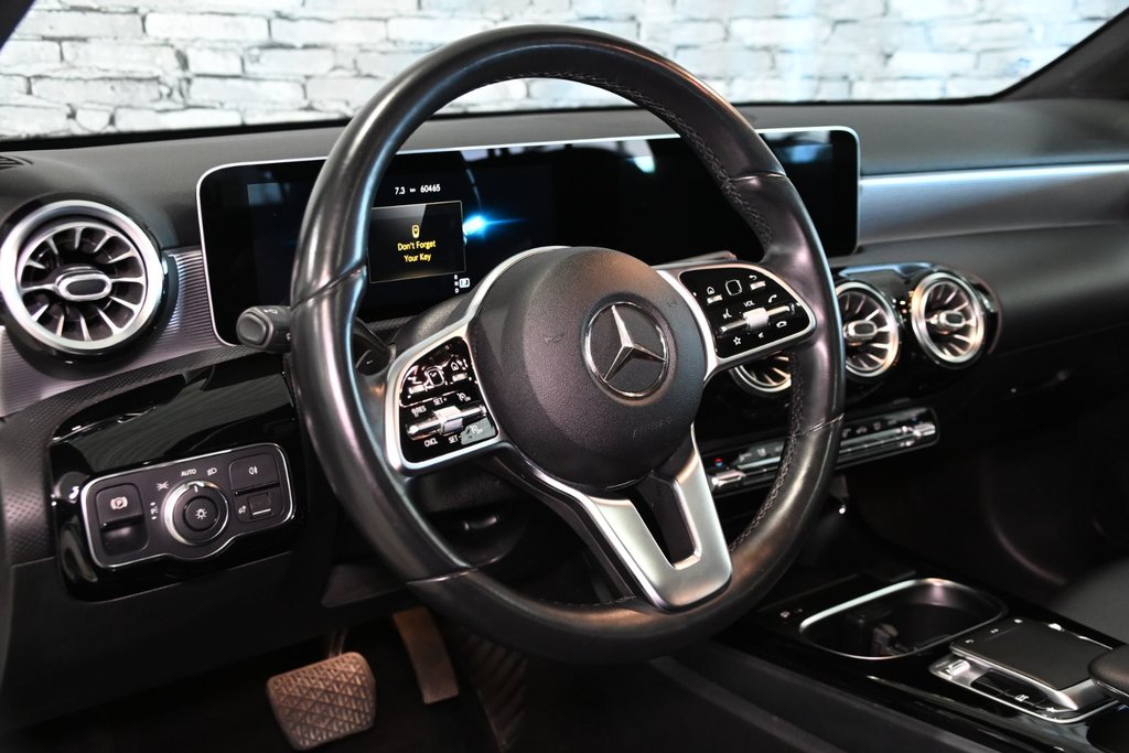 2020 Mercedes-Benz A-Class A 250 4MATIC PREMIUM PACK CUIR TOIT CAMERA CARPLAY in Montréal, Quebec - 19 - w1024h768px