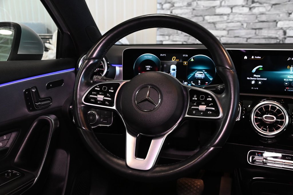 2020 Mercedes-Benz A-Class A 250 4MATIC PREMIUM PACK CUIR TOIT CAMERA CARPLAY in Montréal, Quebec - 31 - w1024h768px