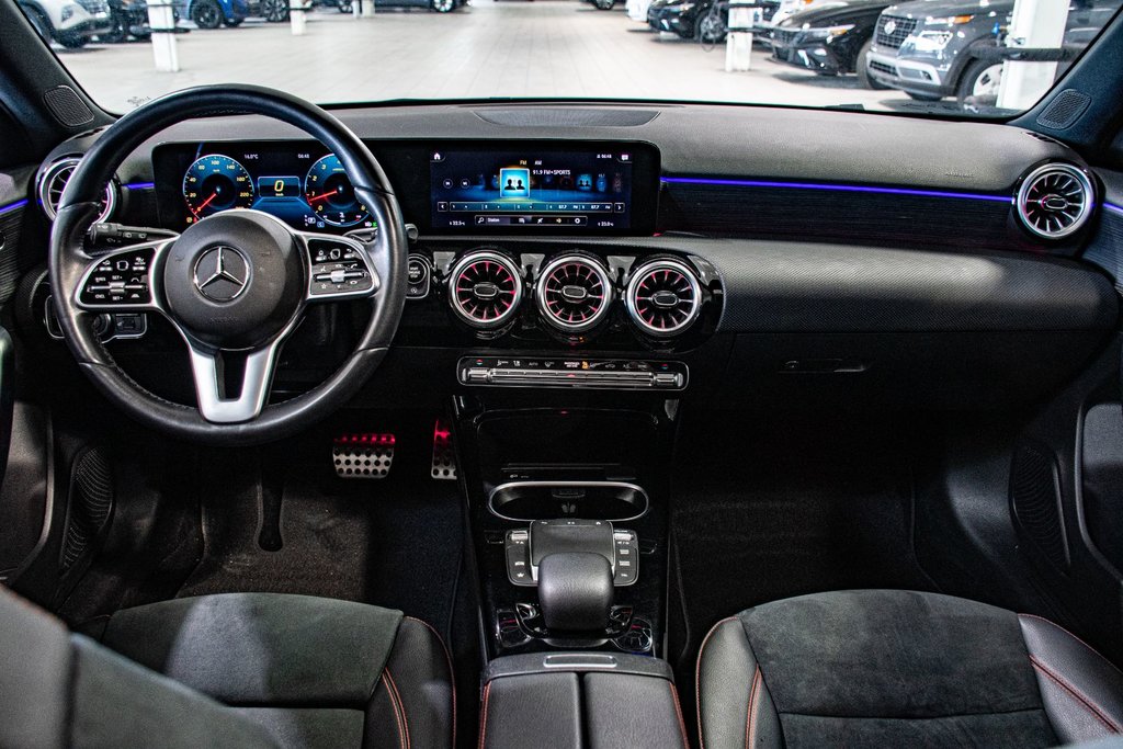 2022 Mercedes-Benz A-Class A 250 4MATIC NIGHT PACKAGE CUIR TOIT CAMERA in Montréal, Quebec - 5 - w1024h768px