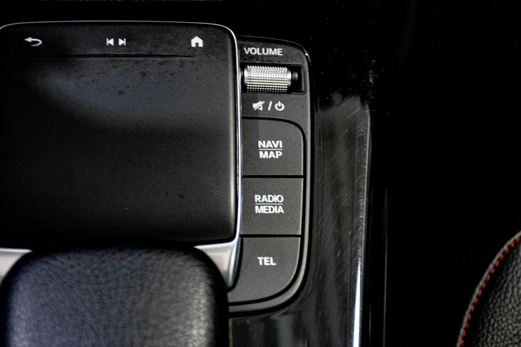 2022 Mercedes-Benz A-Class A 250 4MATIC NIGHT PACKAGE CUIR TOIT CAMERA in Montréal, Quebec - 33 - w1024h768px