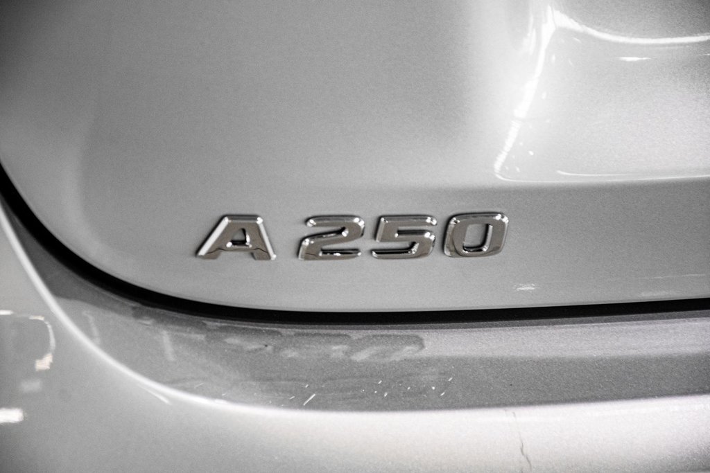2022 Mercedes-Benz A-Class A 250 4MATIC NIGHT PACKAGE CUIR TOIT CAMERA in Montréal, Quebec - 15 - w1024h768px