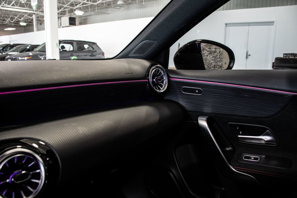 2022 Mercedes-Benz A-Class A 250 4MATIC NIGHT PACKAGE CUIR TOIT CAMERA in Montréal, Quebec - 38 - w1024h768px